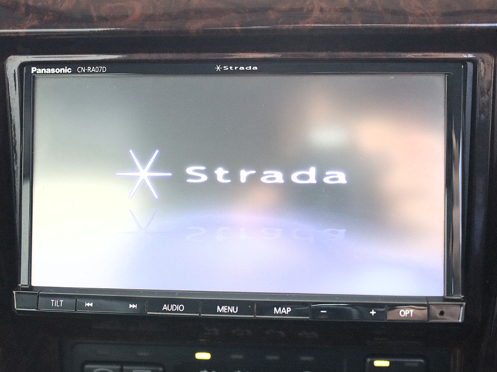 カーナビはPanasonic　Stradaを搭載！