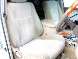 最も使用感が出てしまいがちな運転席シートですが、ご覧の通りキレイなコンディションを保っております♪