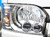 省電力の2連プロジェクター式LEDヘッドランプ！オートレベリング機能により車両姿勢の変化に応じて照射軸を一定に保ち、先行車や対向車への眩惑防止にも配慮されています♪