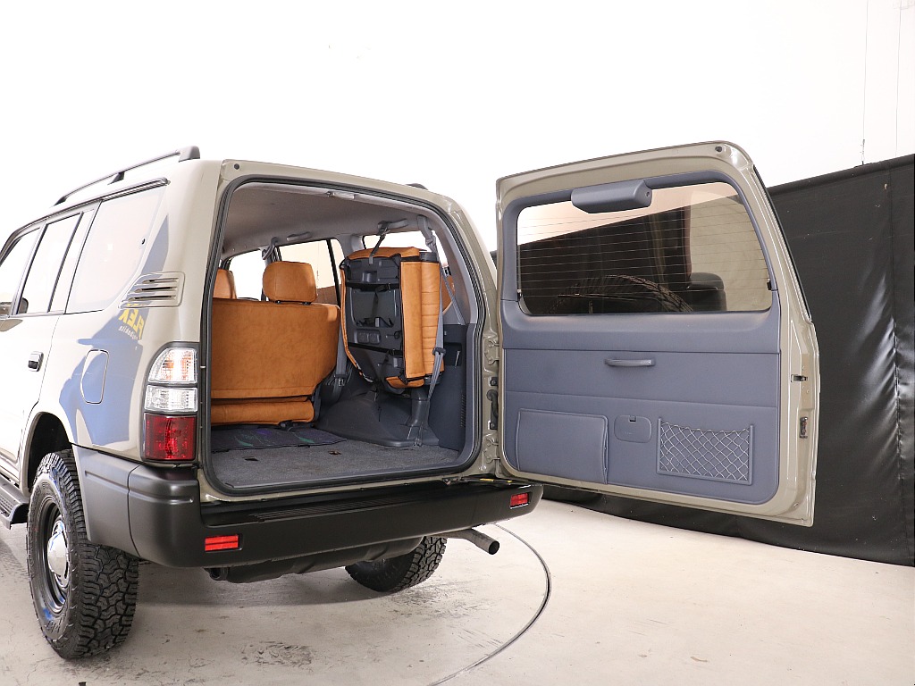 横開きのリアドア！