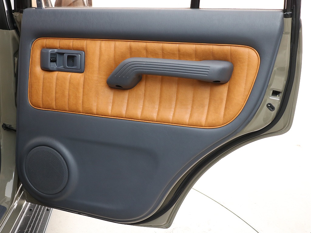 右後ろドアトリム！