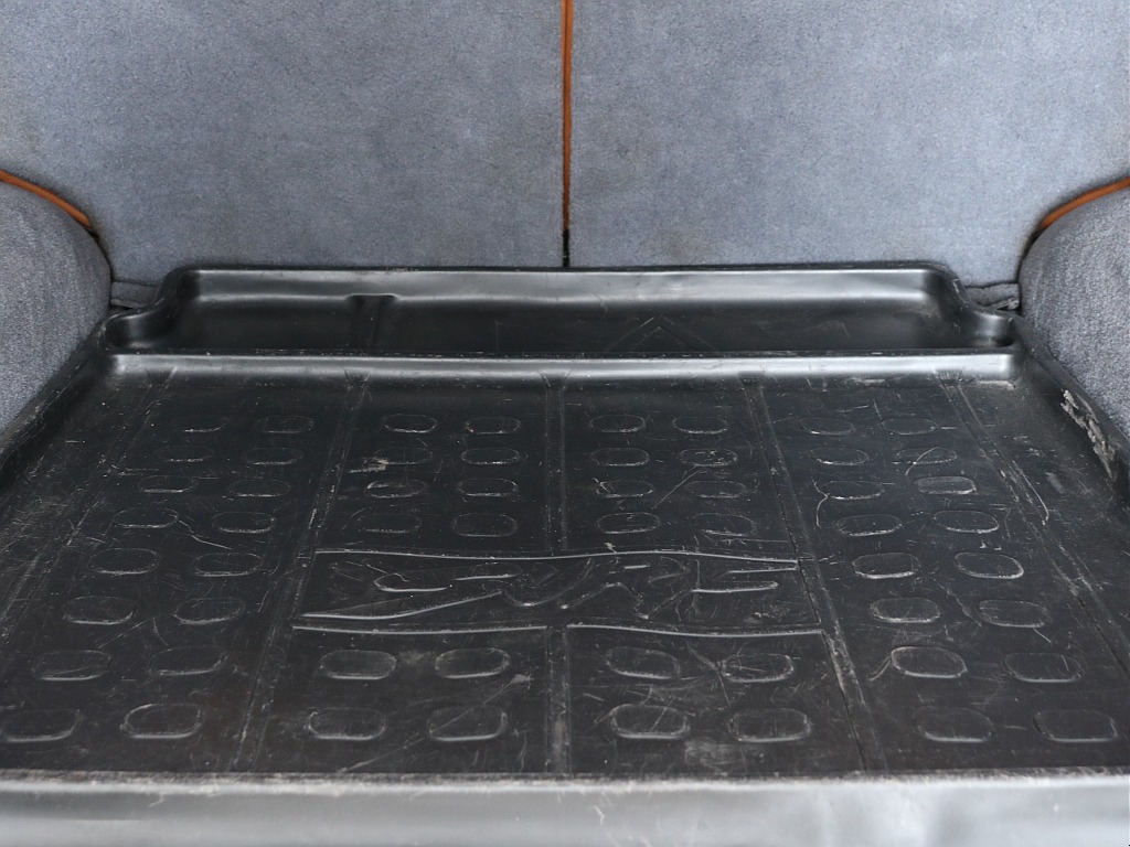 ラゲッジスペース中央！