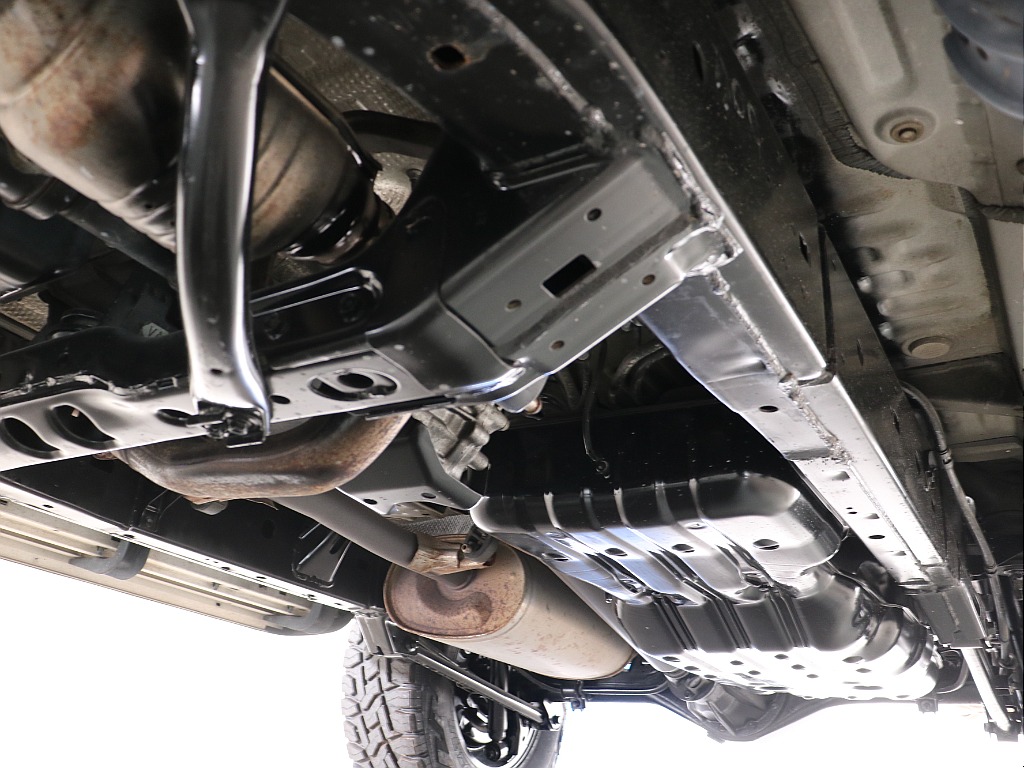 下廻りもご覧の通り！堅牢なラダーフレームも健在です！