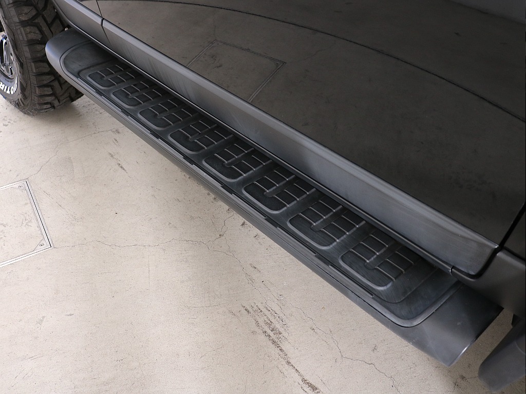 サイドステップ付きで乗り降り楽々！