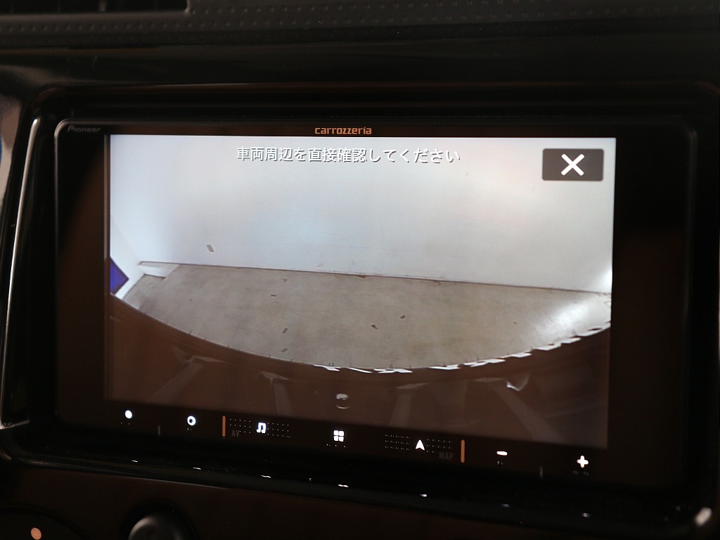 バックカメラ付きで車庫入れも楽々！