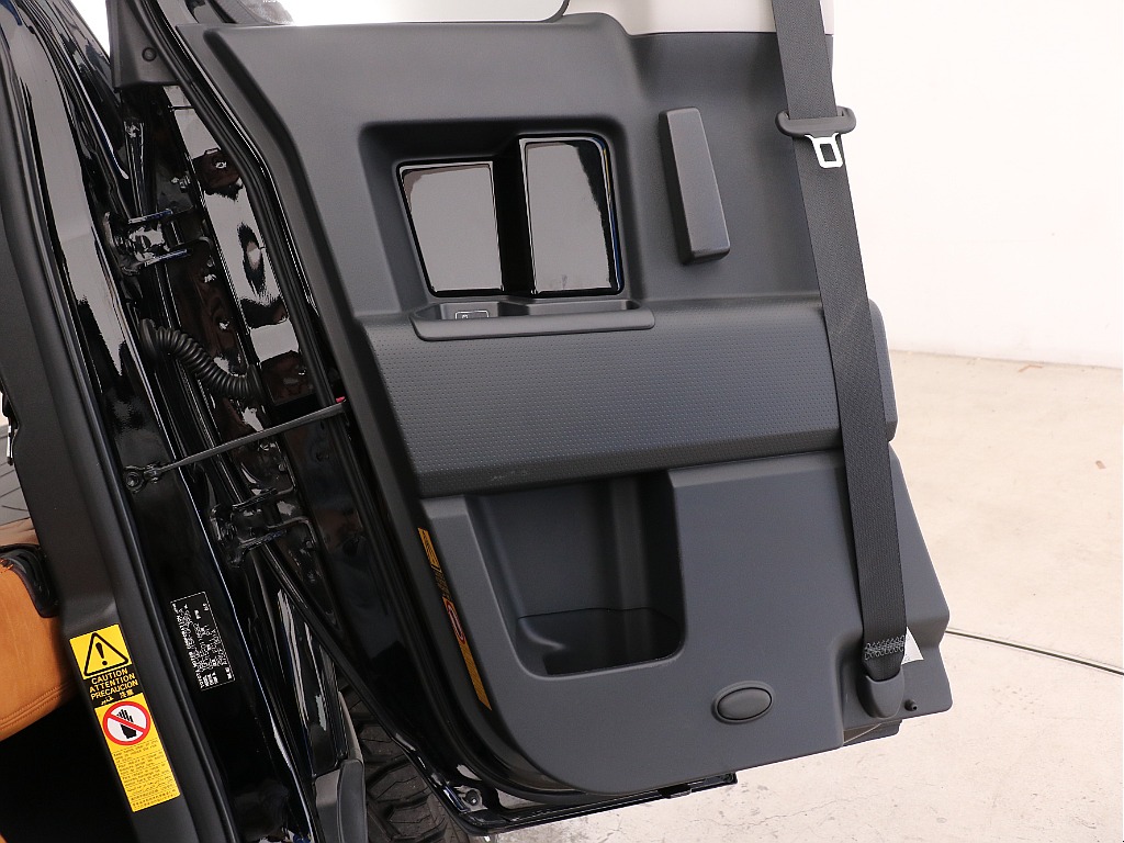 観音扉の後部座席ドア！