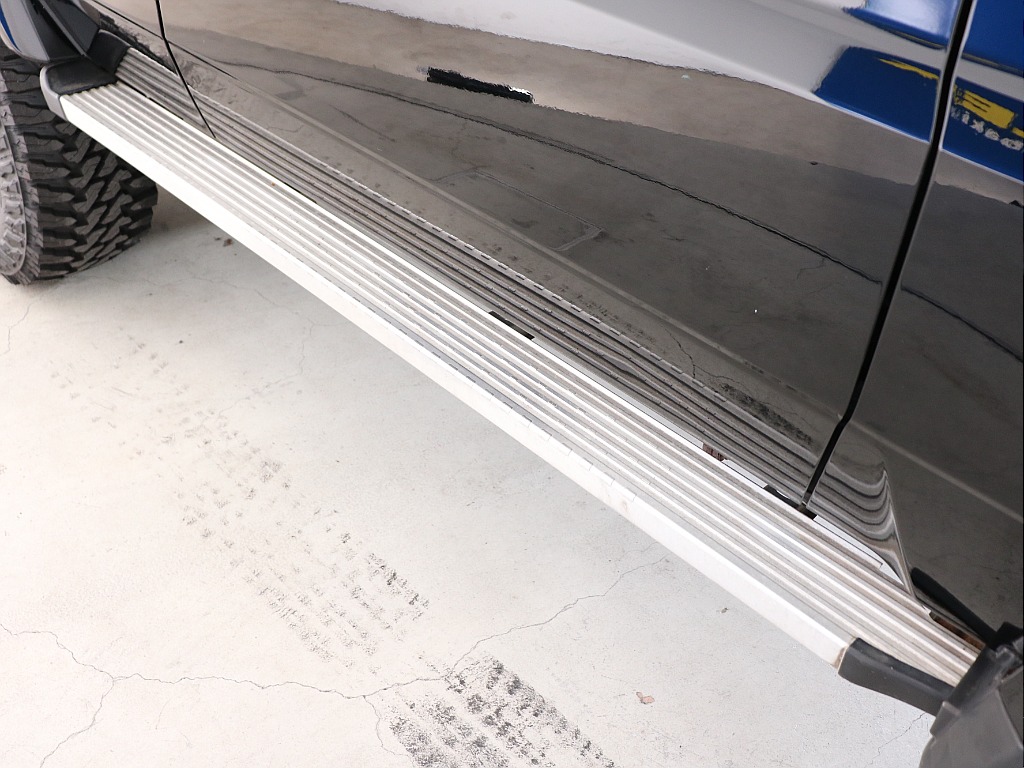 サイドステップ付きで乗り降り楽々！