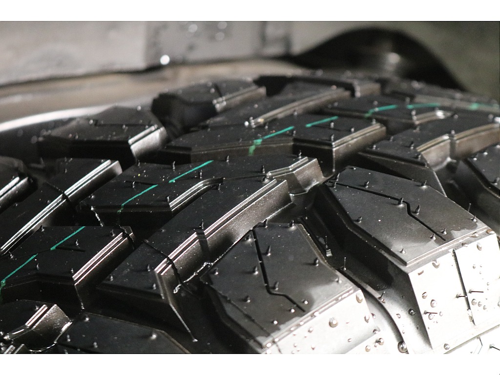 新品ＴＯＹＯオープンカントリーＲ／Ｔタイヤ×新品ＸＥＬＦ０２ホイール☆