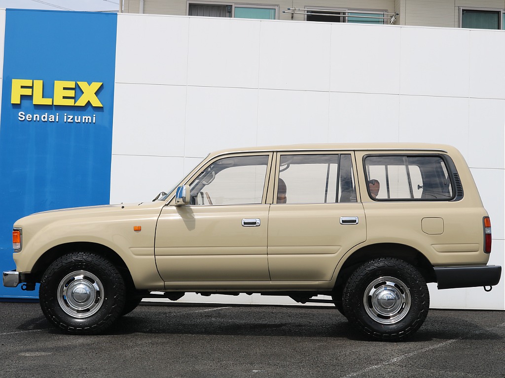 北海道～沖縄まで日本全国、遠方納車大歓迎です！現車確認が難しいお客様もご安心ください！お客様の目線に合わせ、お車のコンディション、装備品を細部までお伝えいたします！もちろん、ご自宅納車ＯＫです！