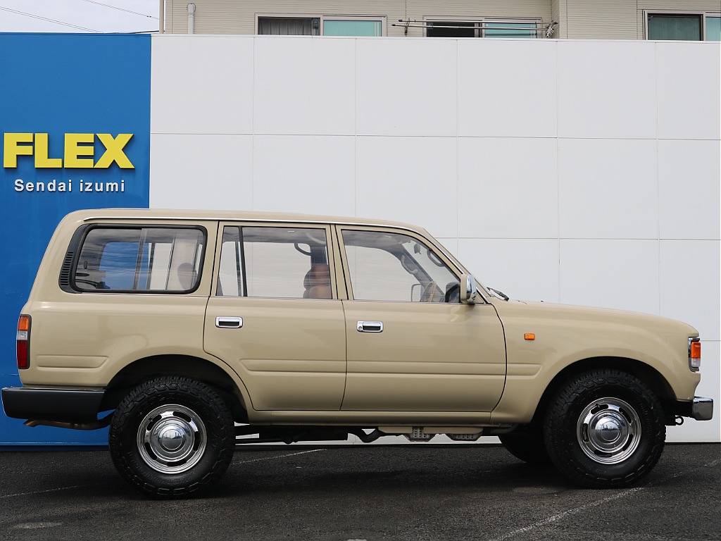 経済的な１ナンバー登録です！乗車定員５人（２列目固定）、１年毎車検ですが、毎年の自動車税が￥１７６００となります！普通車の小型車より安いです！普段、人数をあまり乗せない方におすすめのナンバーです！