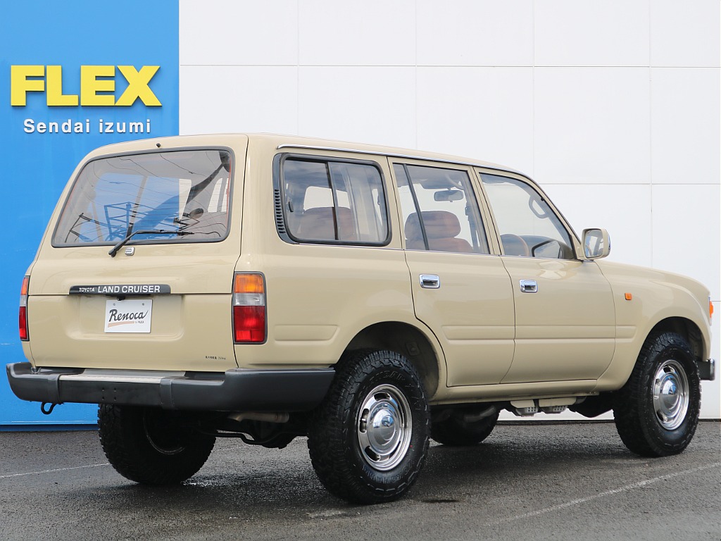 ランドクルーザーやハイエースなどを常時40台以上展示！お客様のニーズにあった最適なお車をご提案させていただきます。ご来店の際はお気軽にお問合わせください！