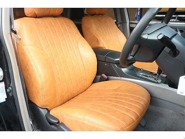 運転席は広々としており、ゆったりとお過ごしいただけます!