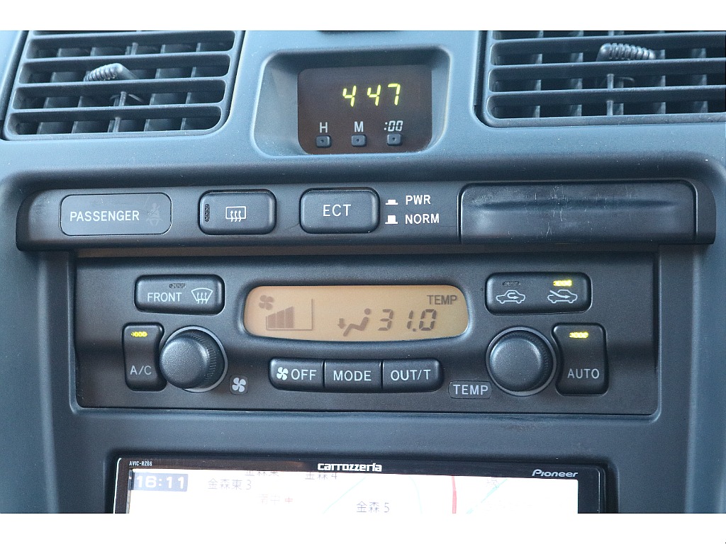 後期モデルはダイヤル調整のエアコンパネルとなります！