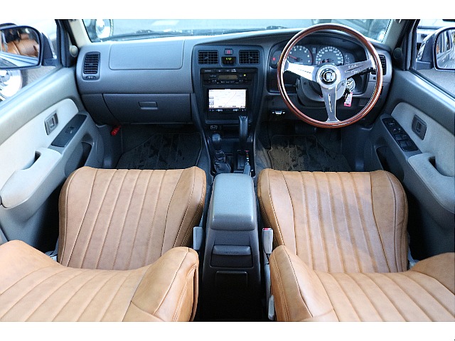 内装に合わせたクラシックシートカバーを新品インストール！