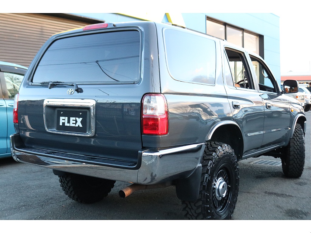 ソリッドグレーの為、外装をきれいな状態にしていると周りの風景を映し出してくれます！