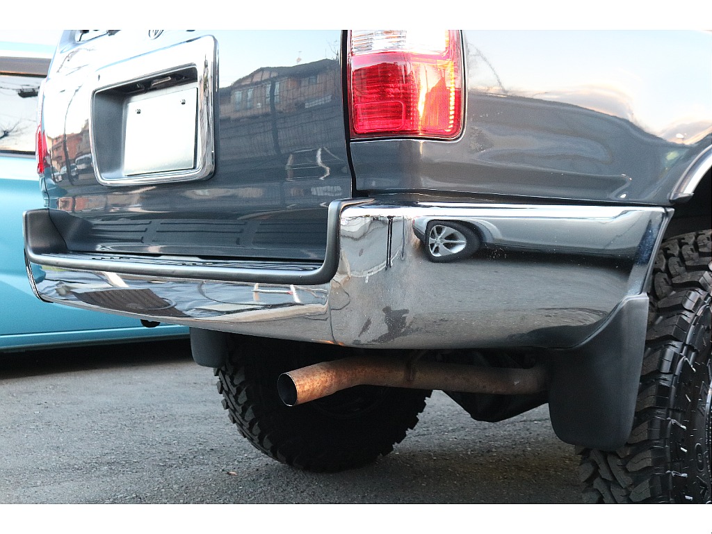 メッキバンパー