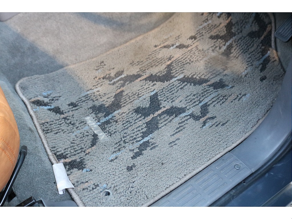 純正フロアマット！変更もお任せください！