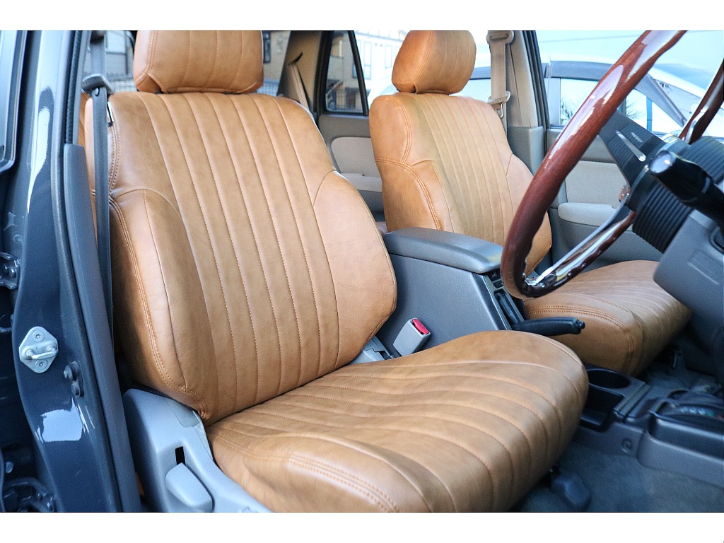 運転席はフィット感高め！急カーブの連続でもしっかり体を固定してくれます♪