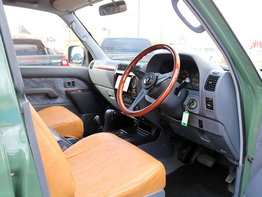 ＦＬＥＸグループは「すべての人に愛車を」をコンセプトに車種別に全国展開中！愛車と一緒に、ライフスタイルを充実させてもらいたいという思いで、ランクル仙台泉店では皆様のご要望になんでもお応えします♪