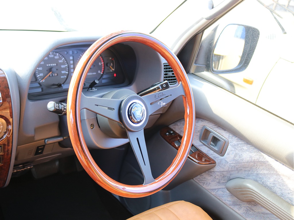 ＦＬＥＸグループは「すべての人に愛車を」をコンセプトに車種別に全国展開中！愛車と一緒に、ライフスタイルを充実させてもらいたいという思いで、ランクル仙台泉店では皆様のご要望になんでもお応えします♪