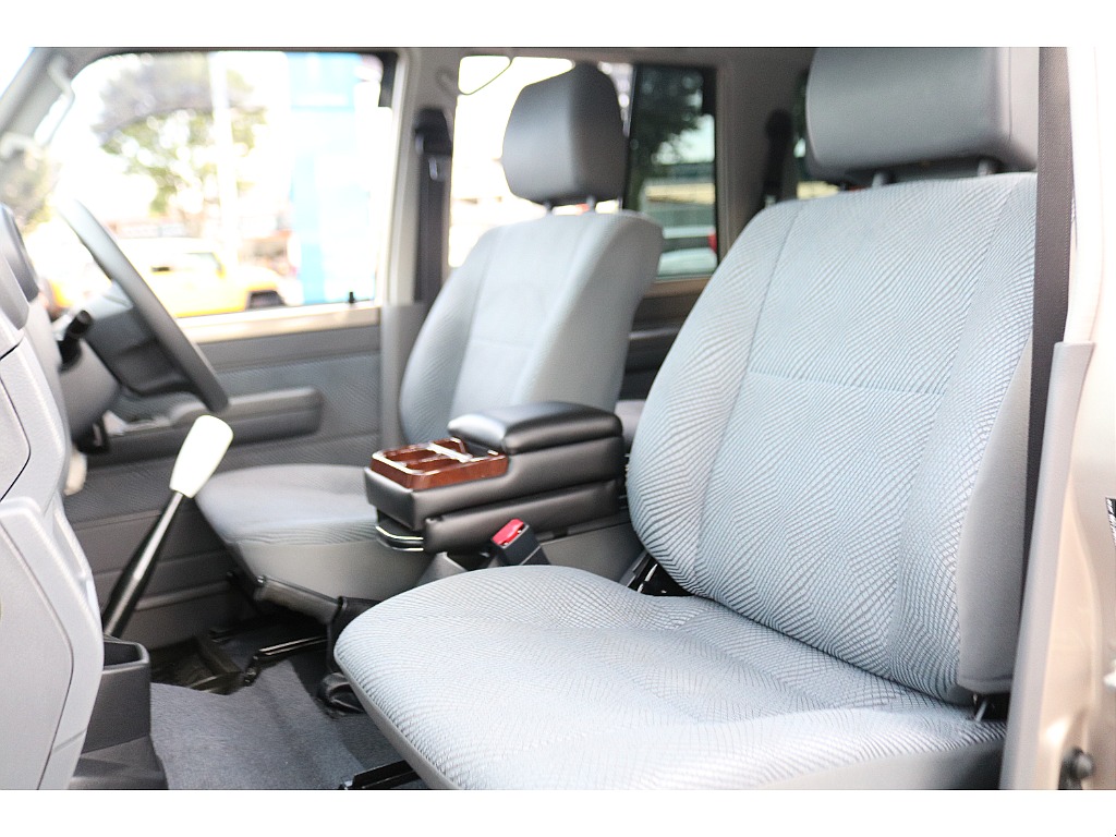 トヨタ ランドクルーザー70(24枚目)