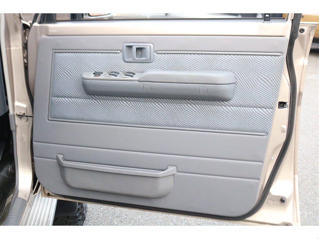 トヨタ ランドクルーザー70(30枚目)