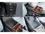 社外センターコンソール付き！ 1列目、2列目用のドリンクホルダーもついており、実用性が高くなっています！