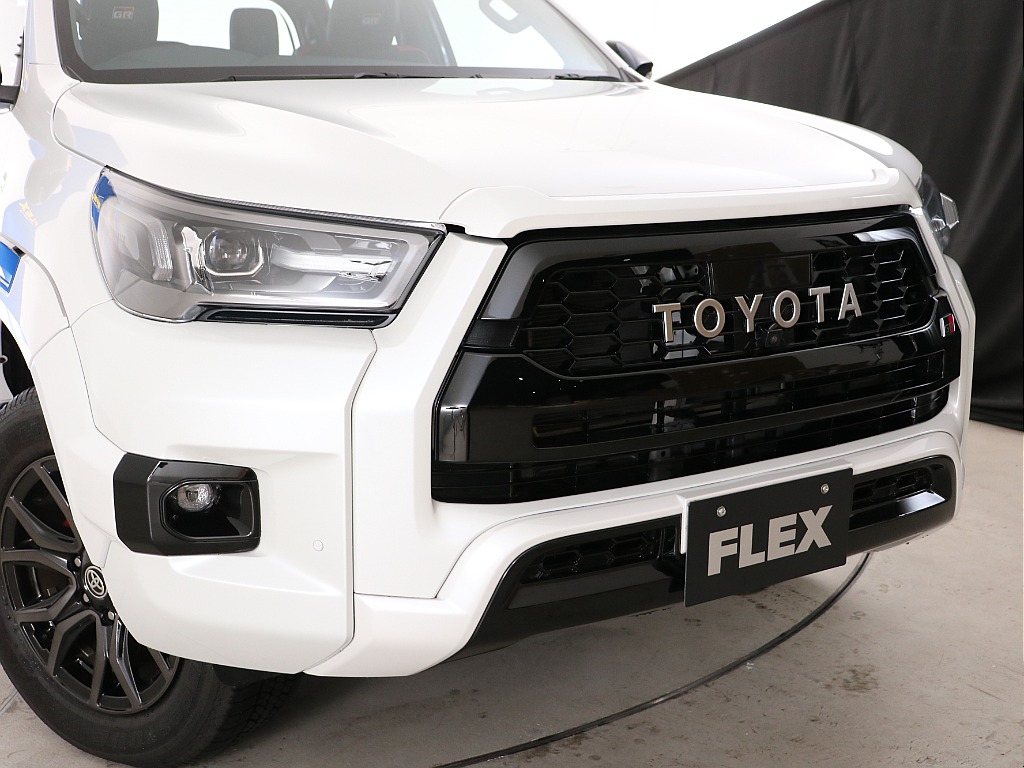専用フロントグリル！横文字TOYOTAがカッコ良いです！