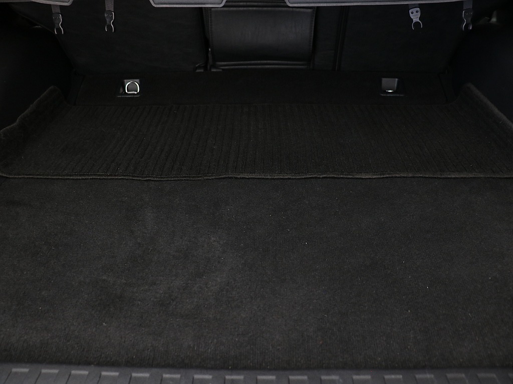 ラゲッジスペース中央！