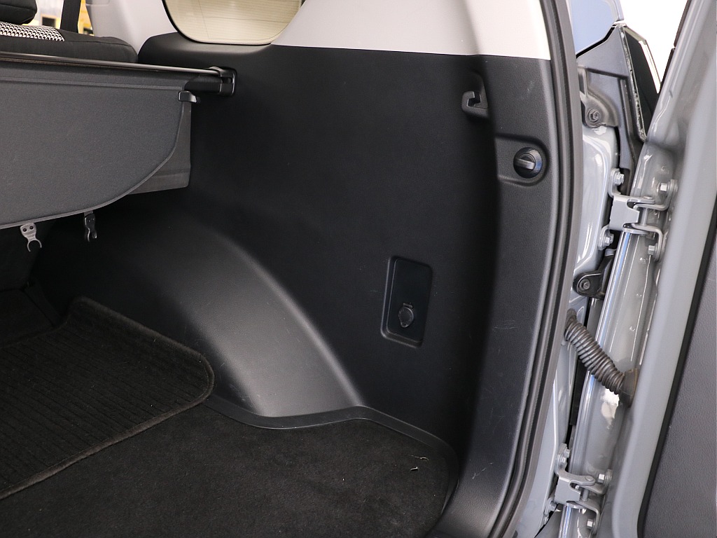 ラゲッジスペース右！