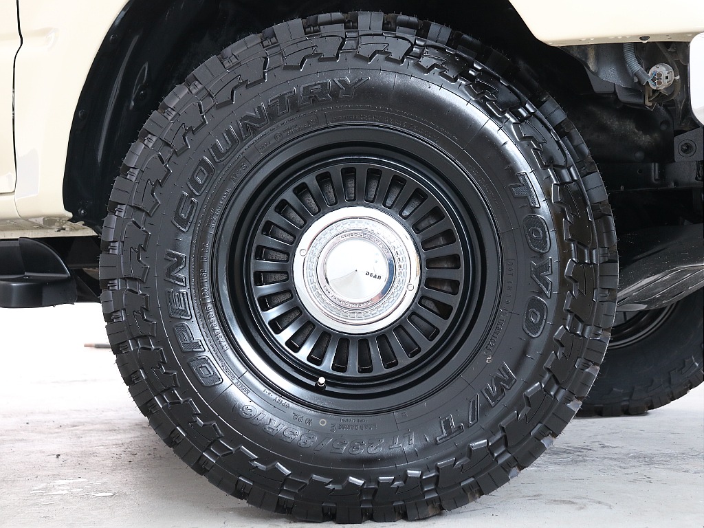 新品DEANカルフォルニア＆新品オープンカントリーMTタイヤ！ゴツゴツしたのが特徴のタイヤです！