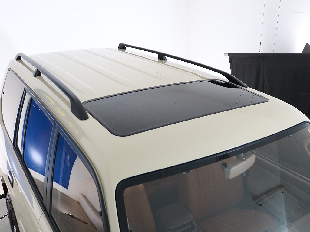 サンルーフ装備！ルーフレーンのご用意もございますので、ラック等はご相談ください！