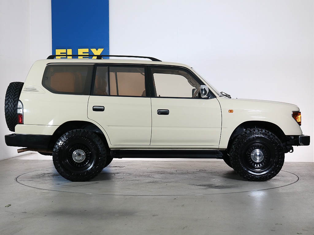 サイドステップ付きで乗り降り楽チン！安心してお乗りいただけます♪