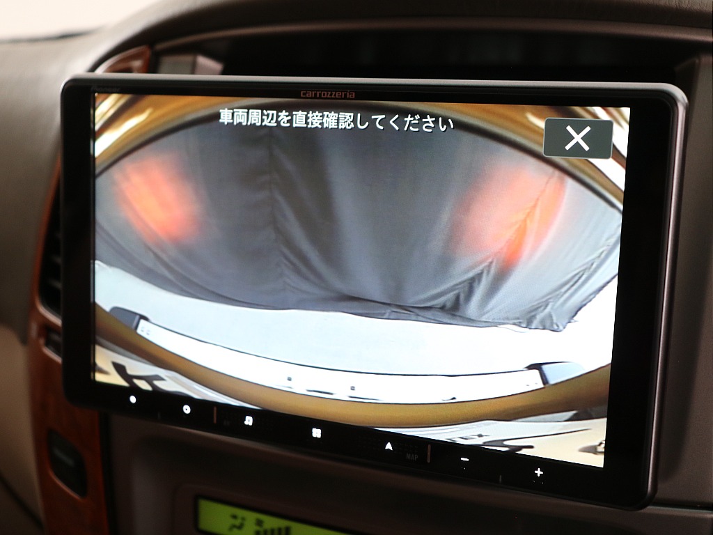 バックカメラ付きで車庫入れも安心！