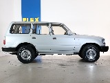 ルーフモール＆アウターハンドルをメッキ化！よりクラシカルな印象にしております♪