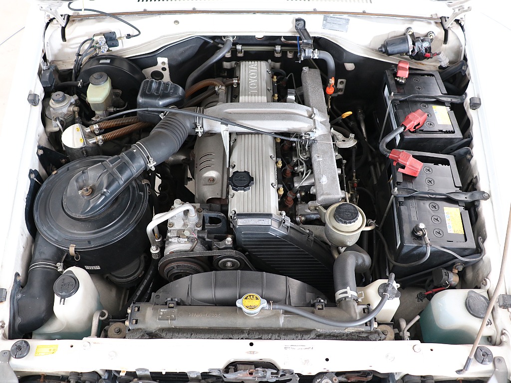 4,200ccの直6ディーゼルエンジン搭載！耐久性に優れております！
