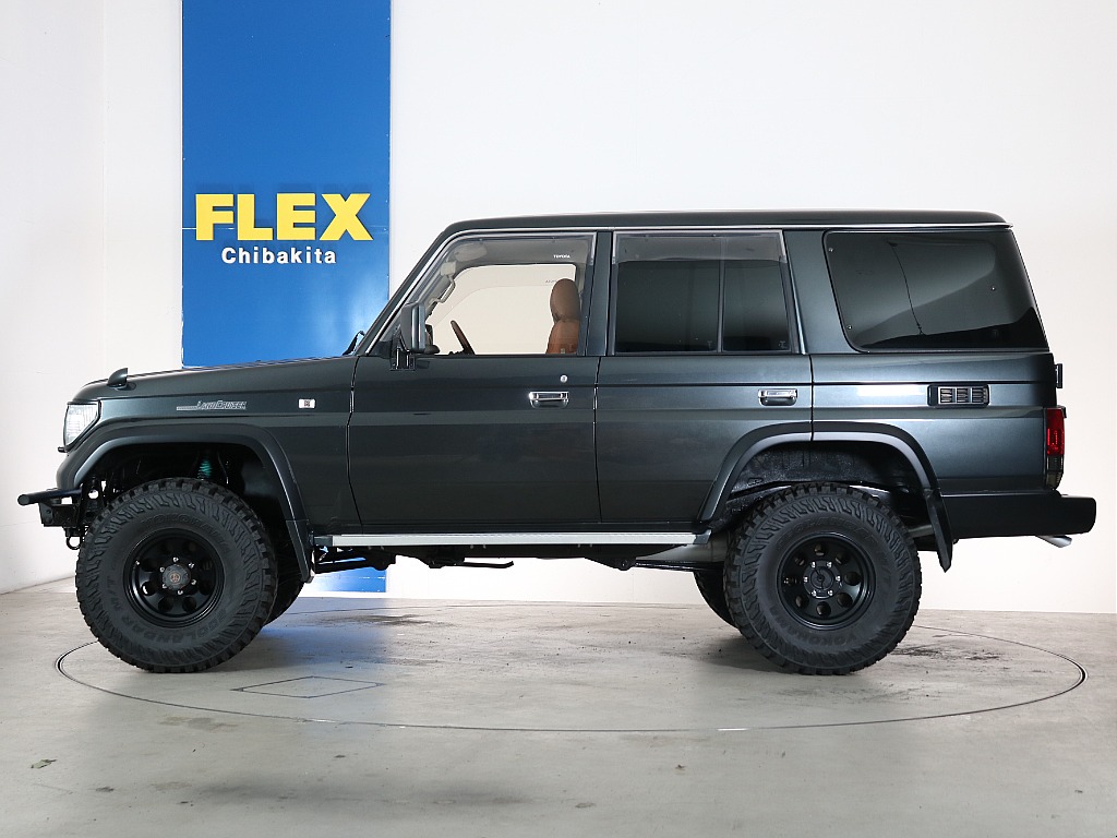 サイドステップ付きで乗り降り楽チン！