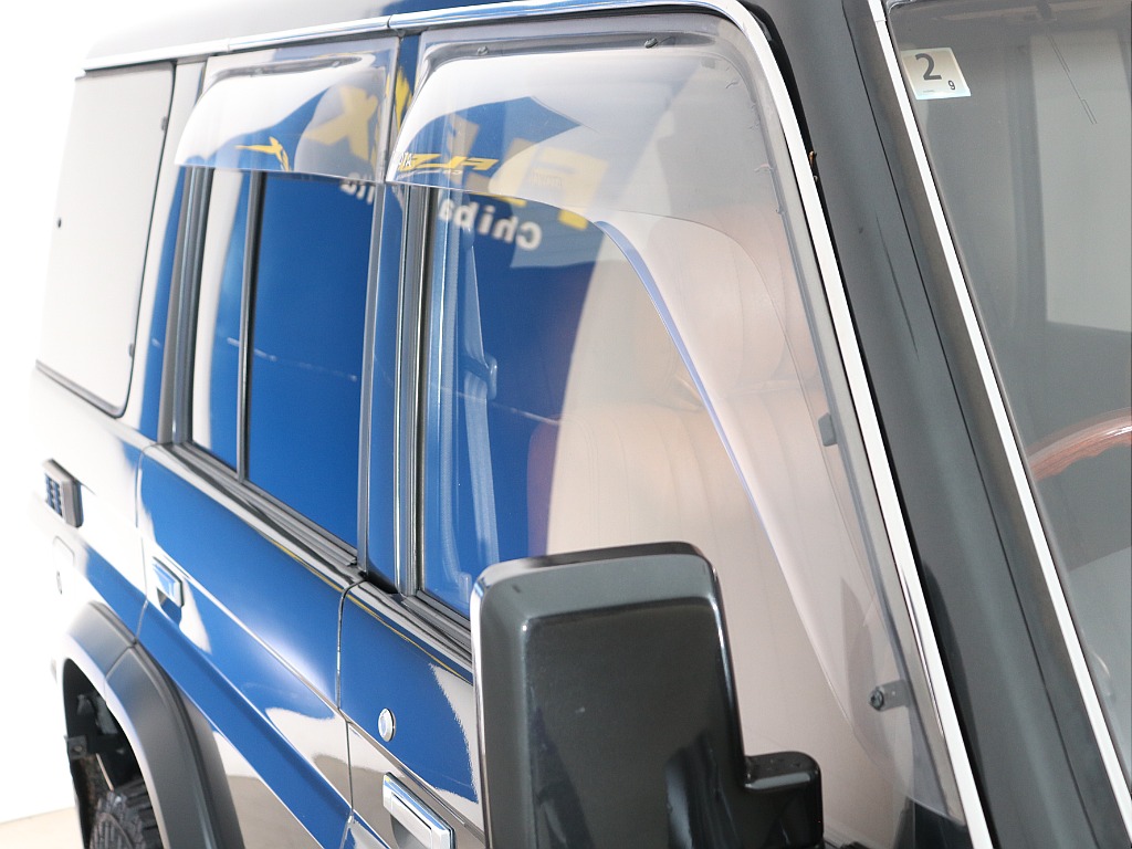 サイドバイザー付きのお車です！