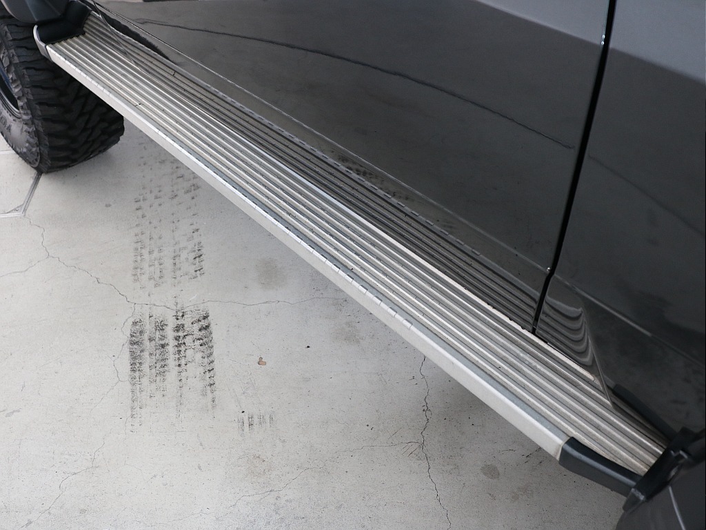 サイドステップ付きで乗り降り楽々！