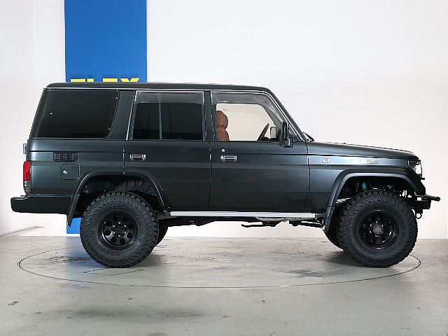 サイドバイザー付きのお車で、雨の日でも安心してお乗りいただけます！