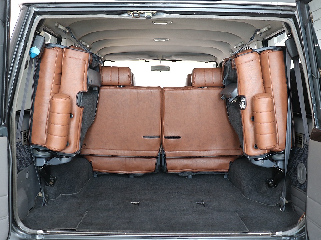 ラゲッジスペースはご覧の通り！大人数乗ることもでき、場面に合わせてお乗りいただけます！