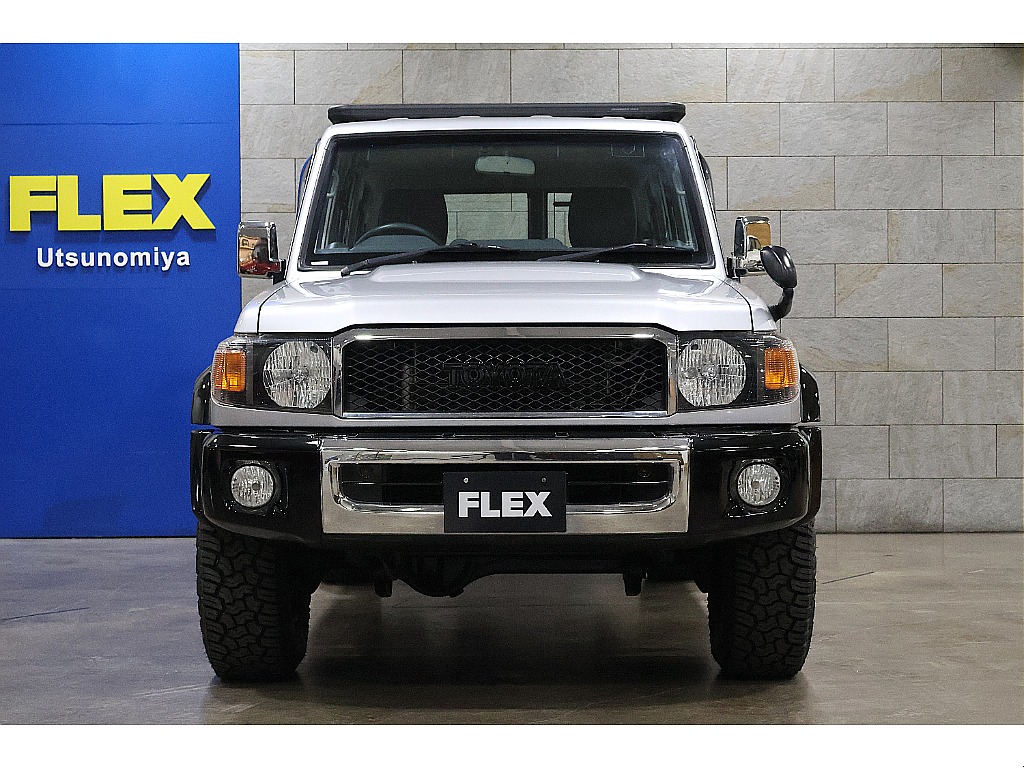 艶有ブラックが全体の引き締め効果を演出！