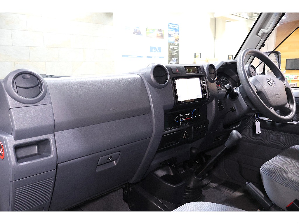 トヨタ ランドクルーザー70(13枚目)