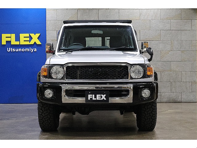 艶有ブラックが全体の引き締め効果を演出！