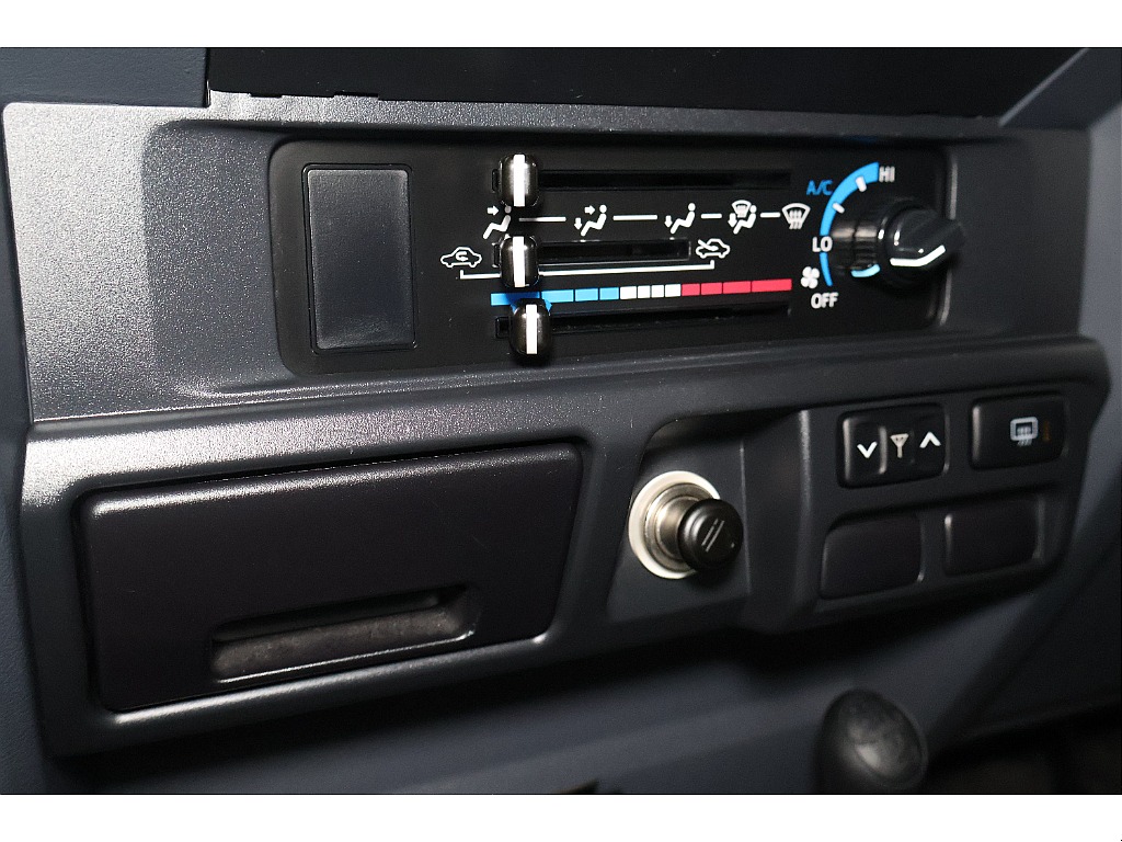 トヨタ ランドクルーザー70(25枚目)