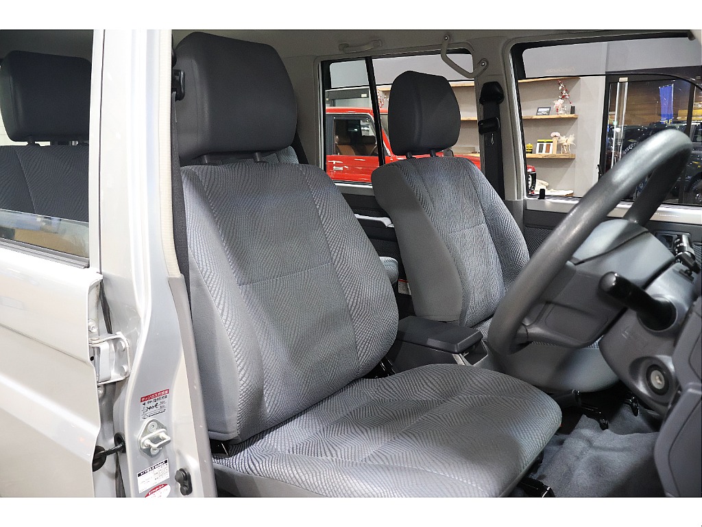 トヨタ ランドクルーザー70(9枚目)