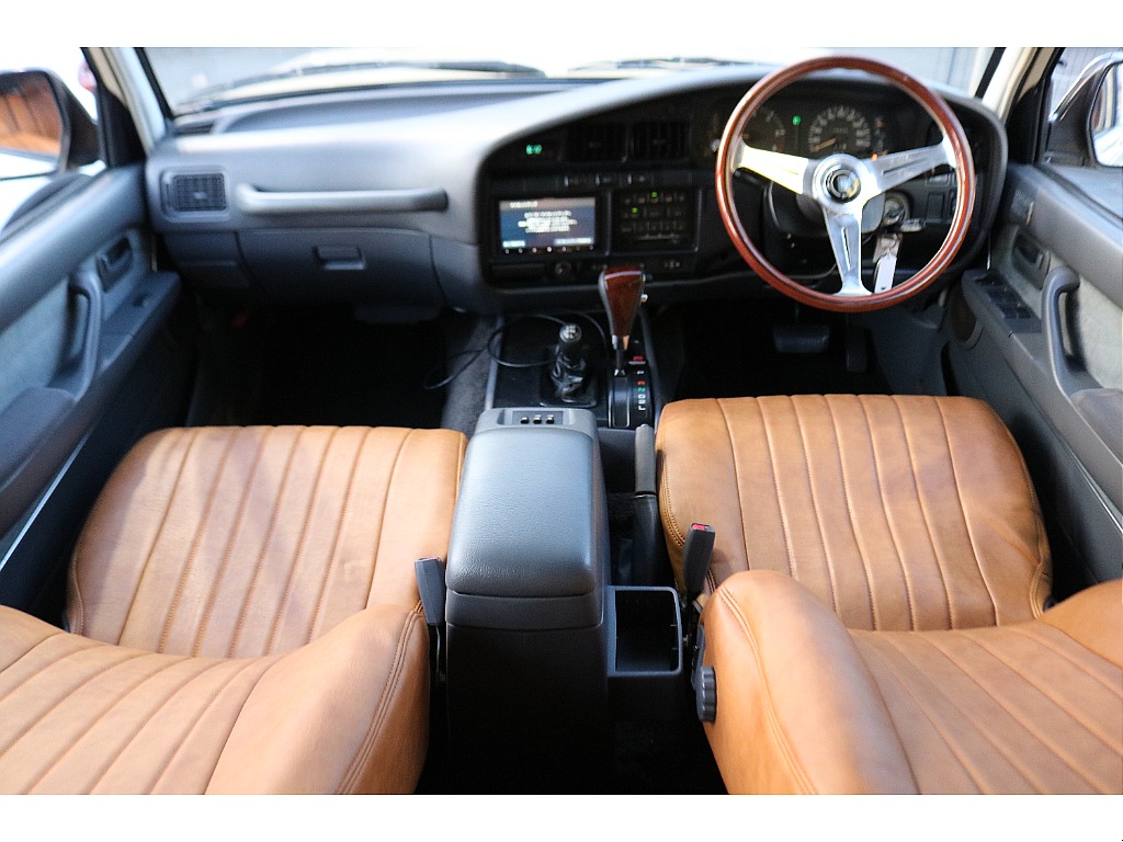 1列目です！ 背もたれ幅が広く、しっかりと背中を預けることができます！