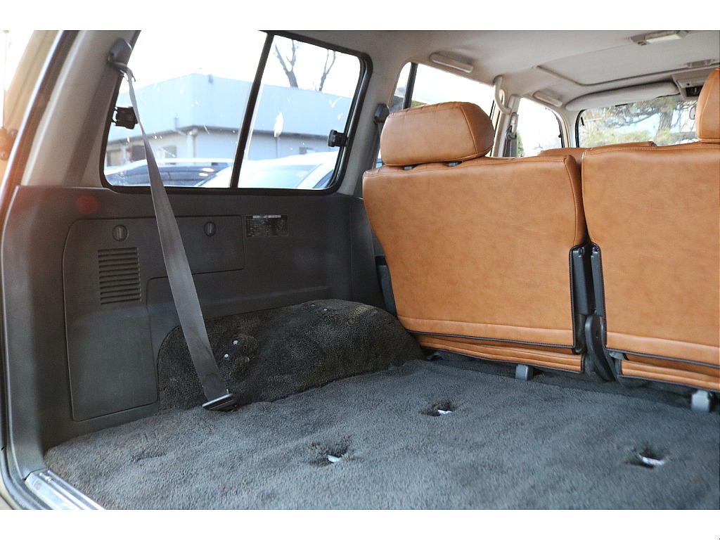 汚れや傷のつきやすいラゲッジルームですが綺麗な状態を保っております！