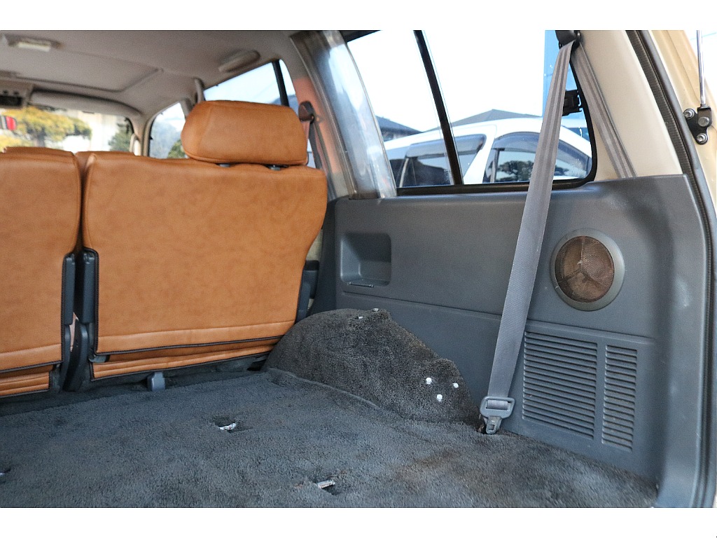 汚れや傷のつきやすいラゲッジルームですが綺麗な状態を保っております！