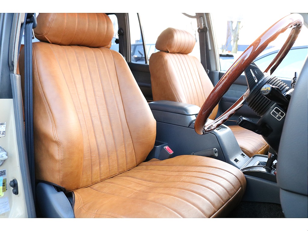 新品：キャメルシートカバー装着済み！